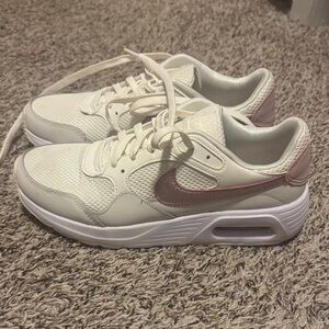 Women’s Nike Max SC shoes cream/white/pink size 8